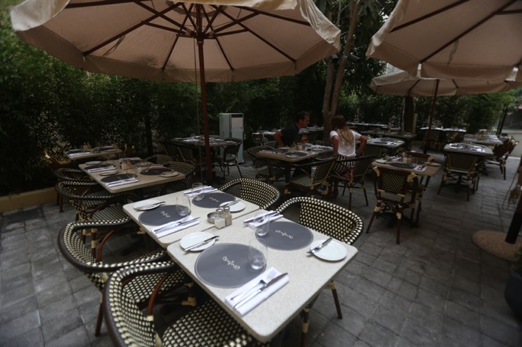 Les Fenetres Media Lunch